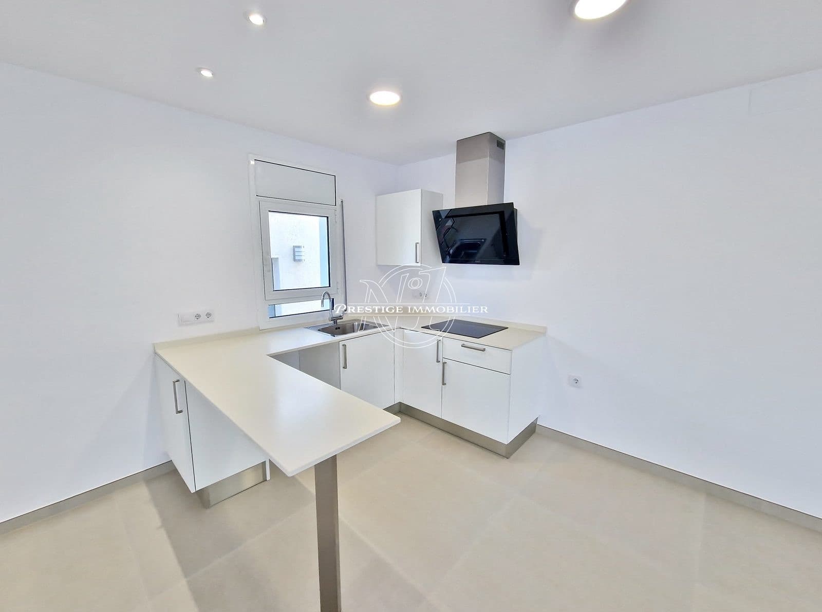 3 soveværelse Villa til salg i Empuriabrava med swimmingpool - € 995.000 (Ref: 9263718)