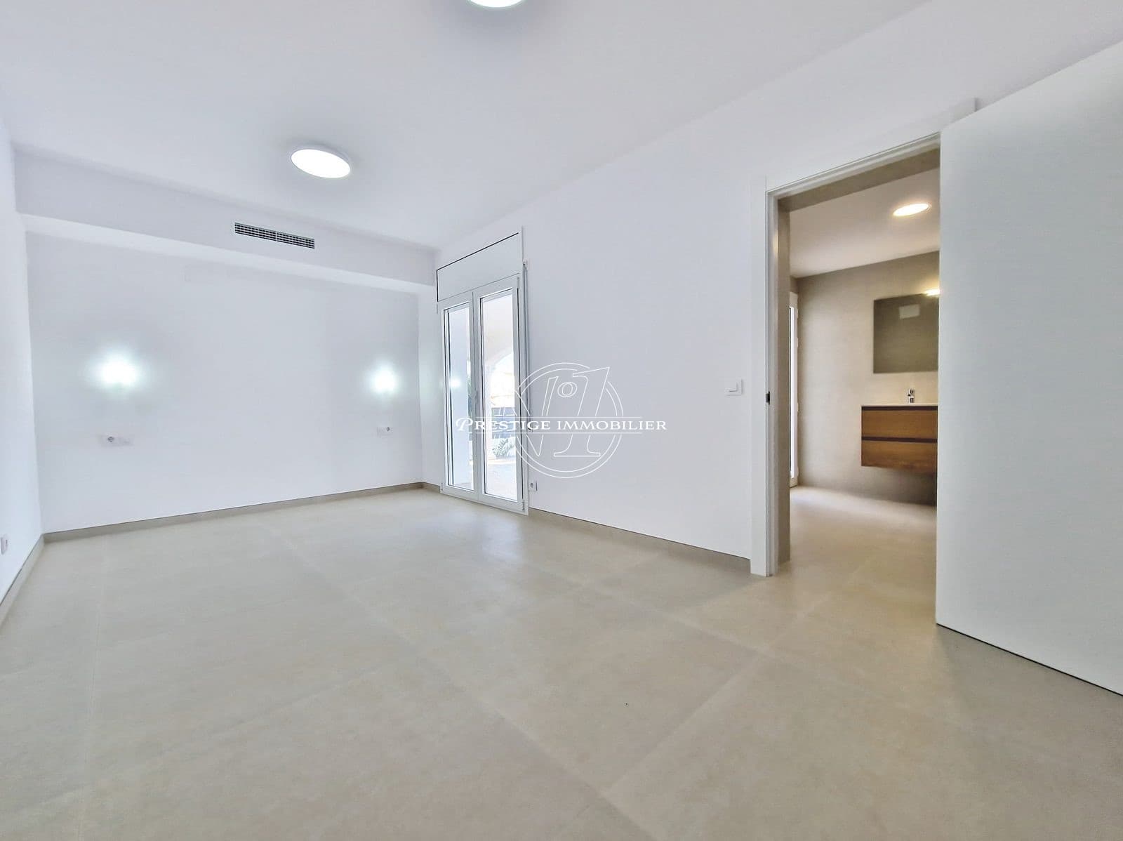 3 soveværelse Villa til salg i Empuriabrava med swimmingpool - € 995.000 (Ref: 9263718)