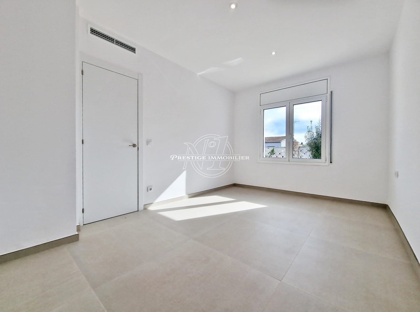 3 soveværelse Villa til salg i Empuriabrava med swimmingpool - € 995.000 (Ref: 9263718)