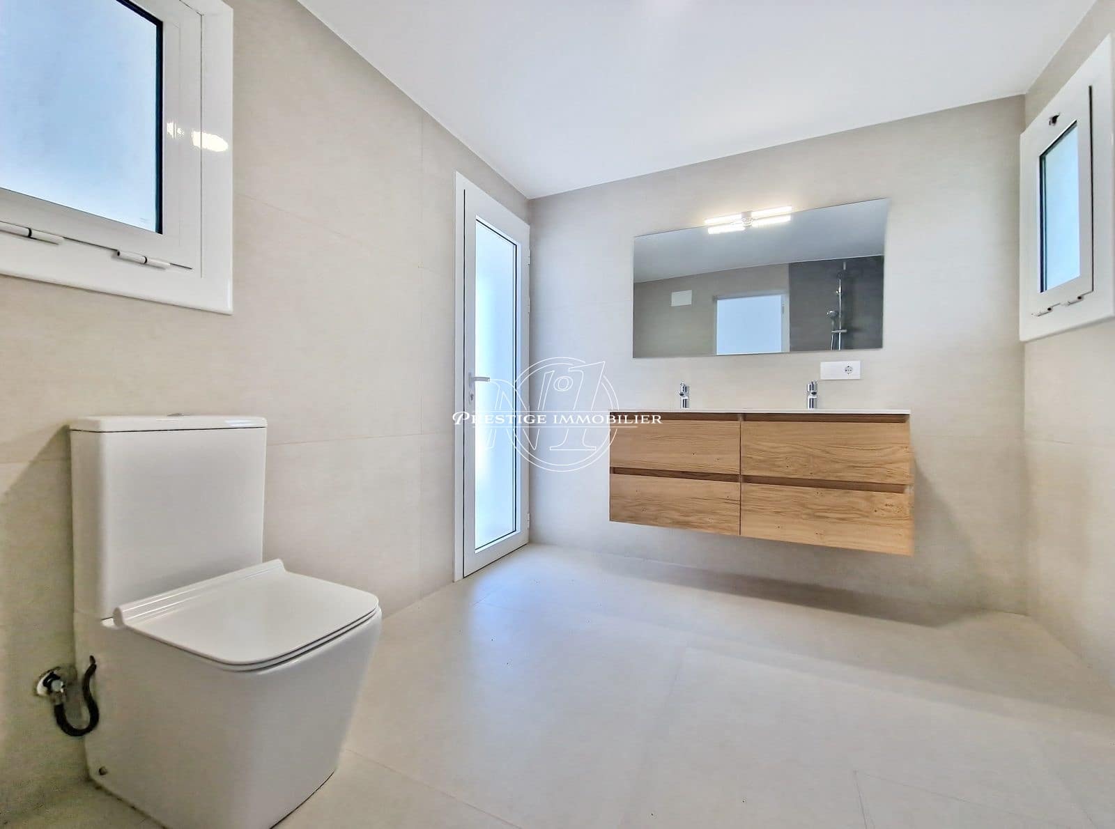 3 soveværelse Villa til salg i Empuriabrava med swimmingpool - € 995.000 (Ref: 9263718)