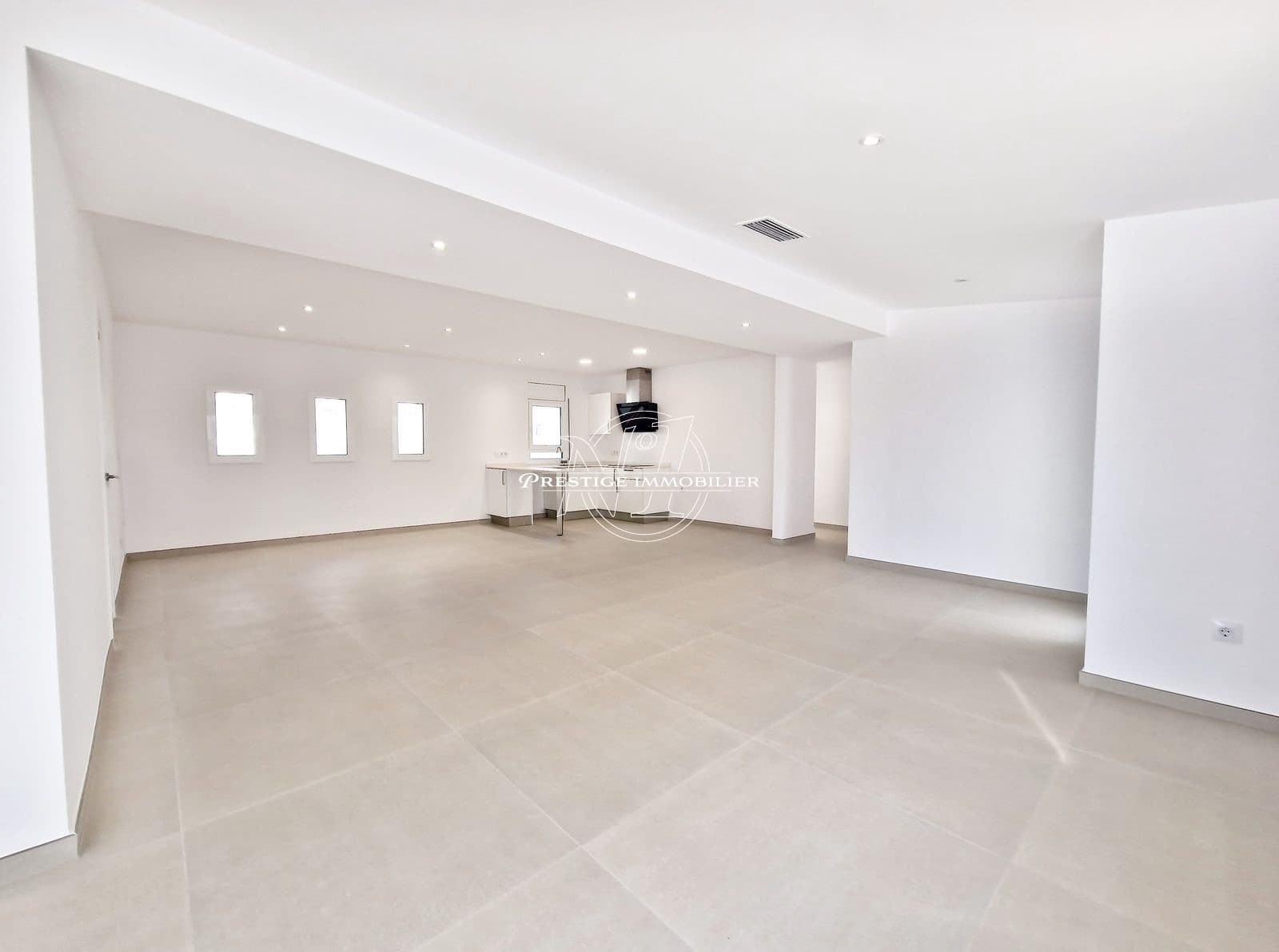 3 soveværelse Villa til salg i Empuriabrava med swimmingpool - € 995.000 (Ref: 9263718)