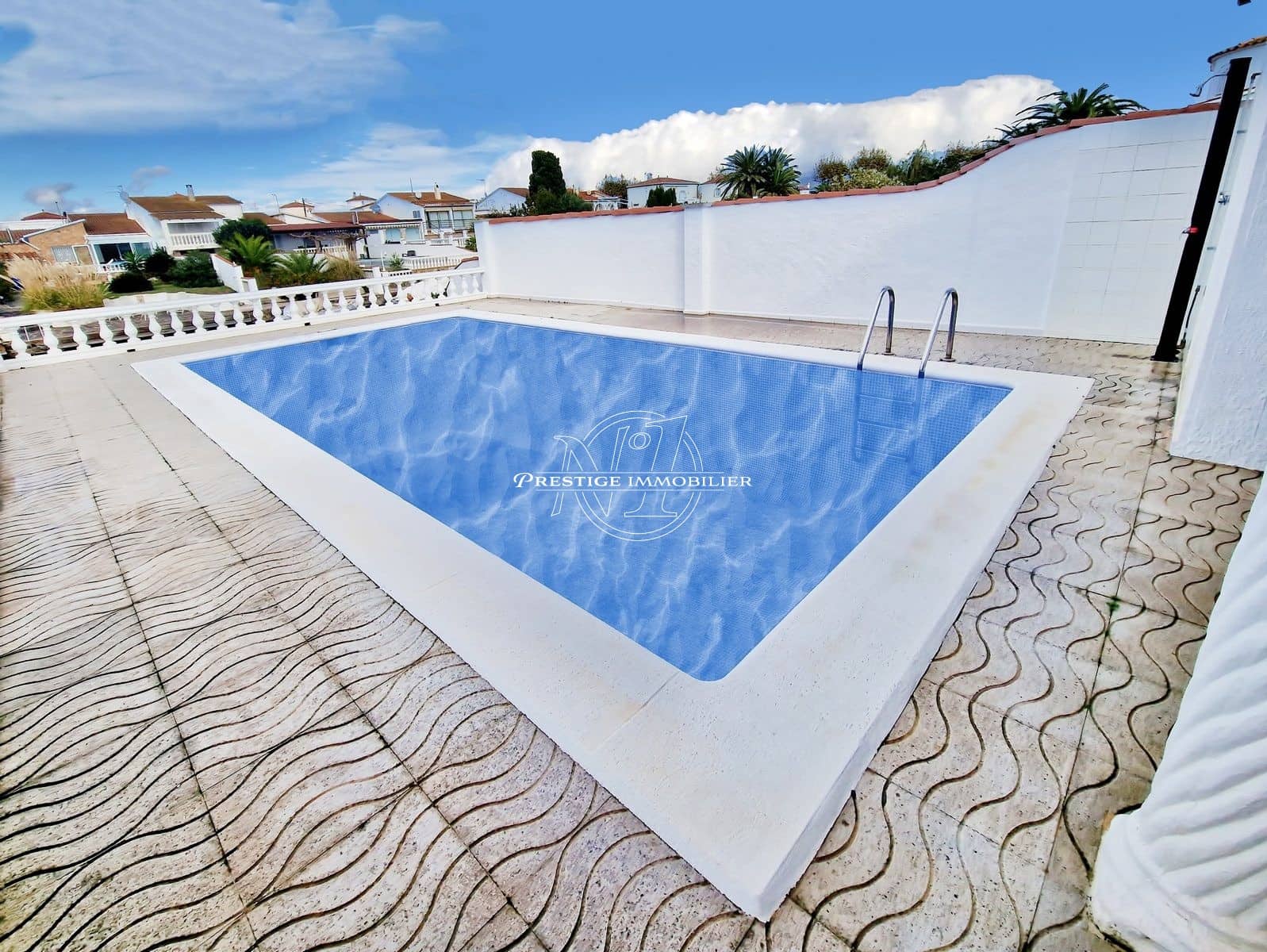3 soveværelse Villa til salg i Empuriabrava med swimmingpool - € 995.000 (Ref: 9263718)