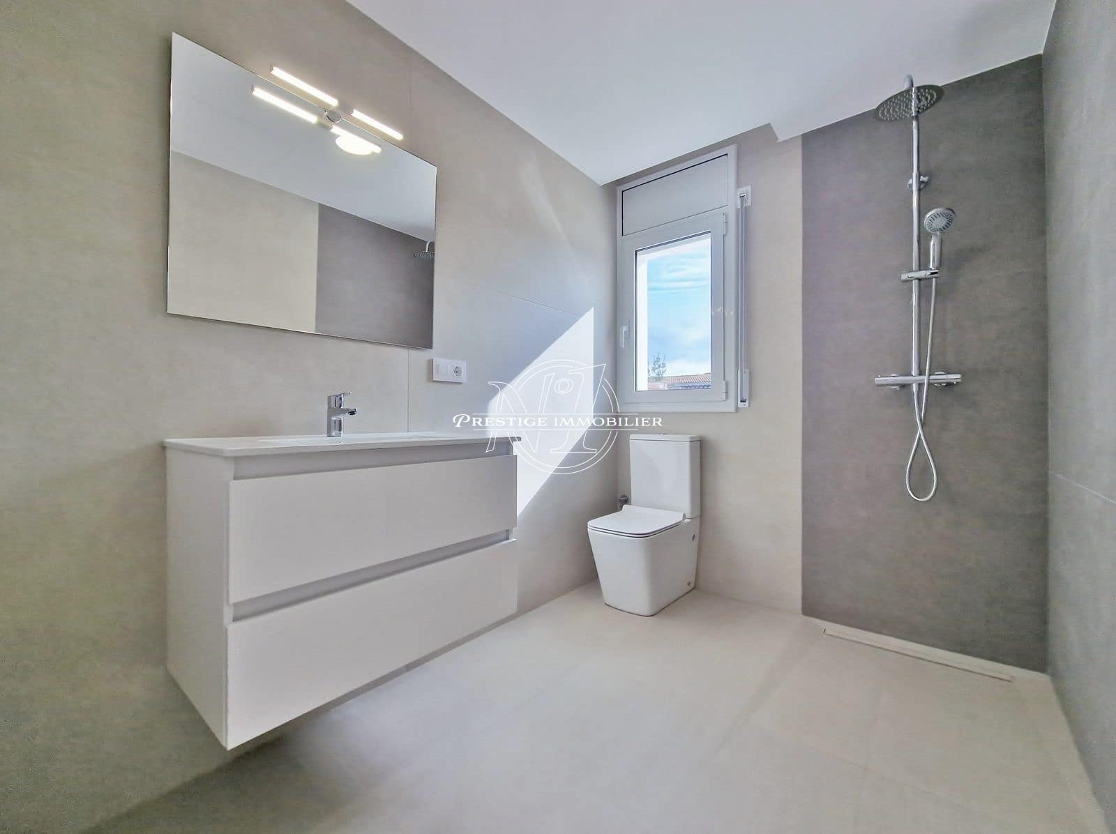 3 soveværelse Villa til salg i Empuriabrava med swimmingpool - € 995.000 (Ref: 9263718)