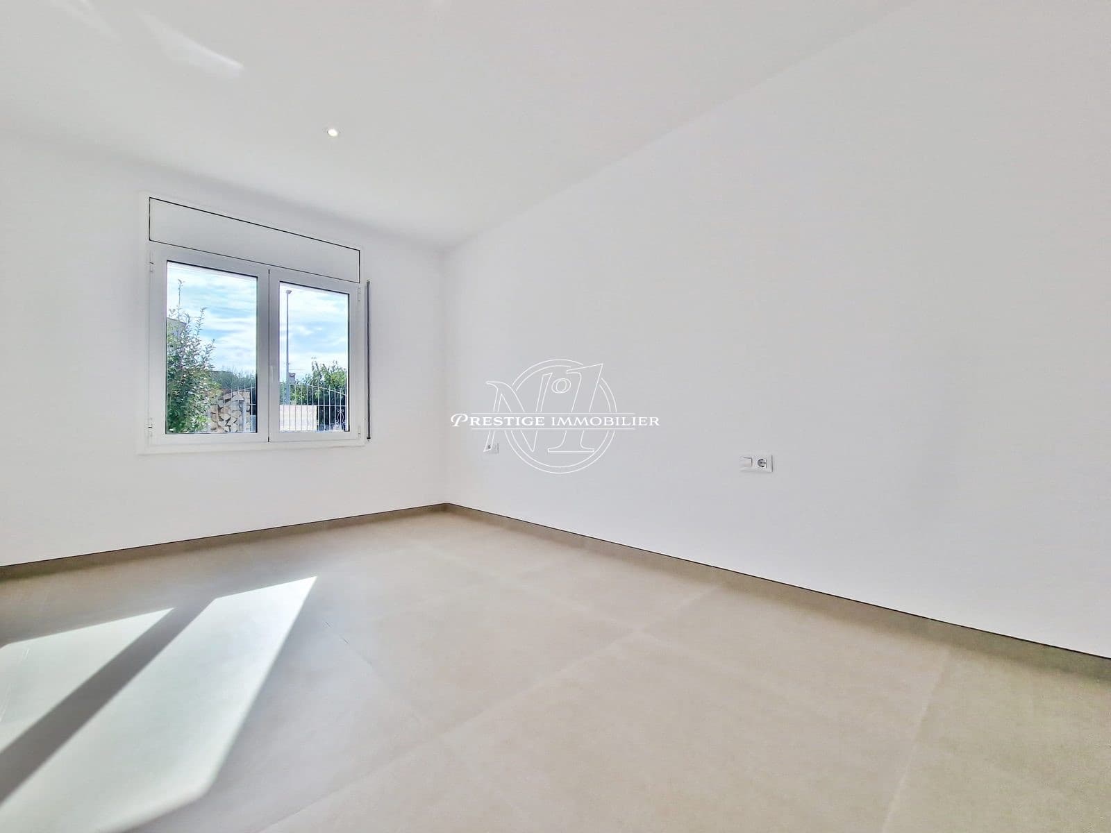 3 soveværelse Villa til salg i Empuriabrava med swimmingpool - € 995.000 (Ref: 9263718)