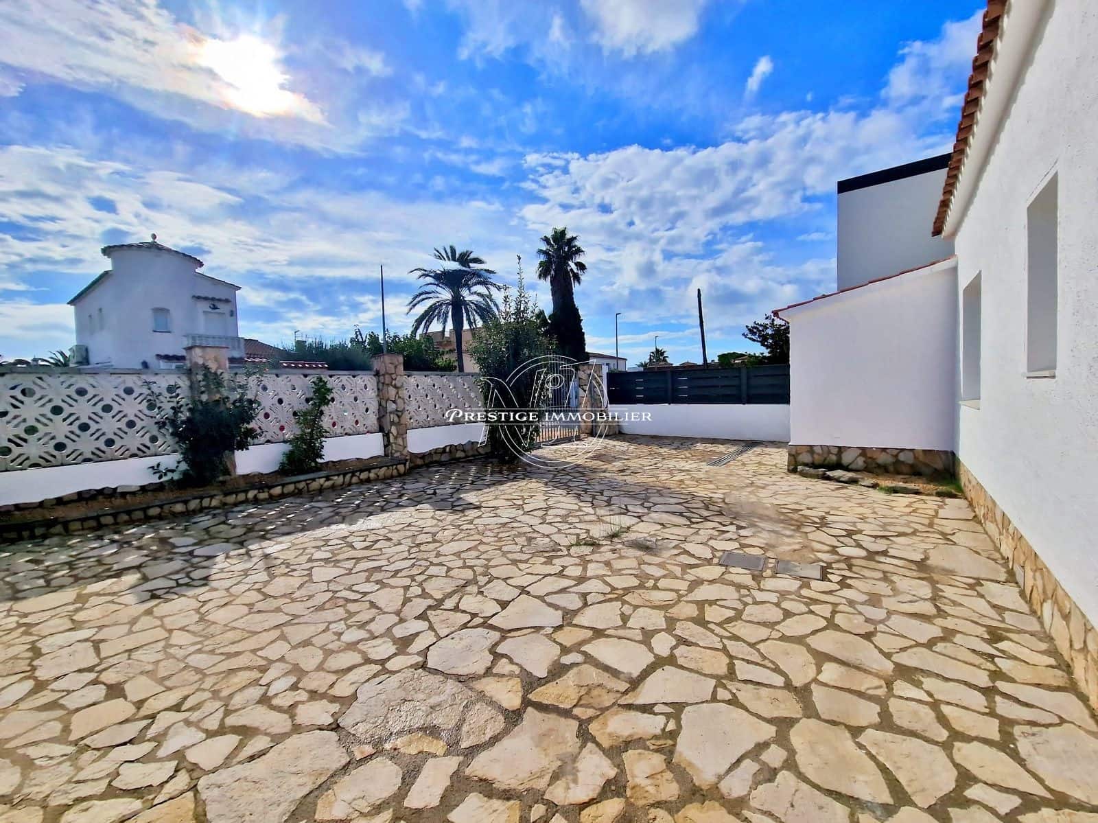 3 soveværelse Villa til salg i Empuriabrava med swimmingpool - € 995.000 (Ref: 9263718)