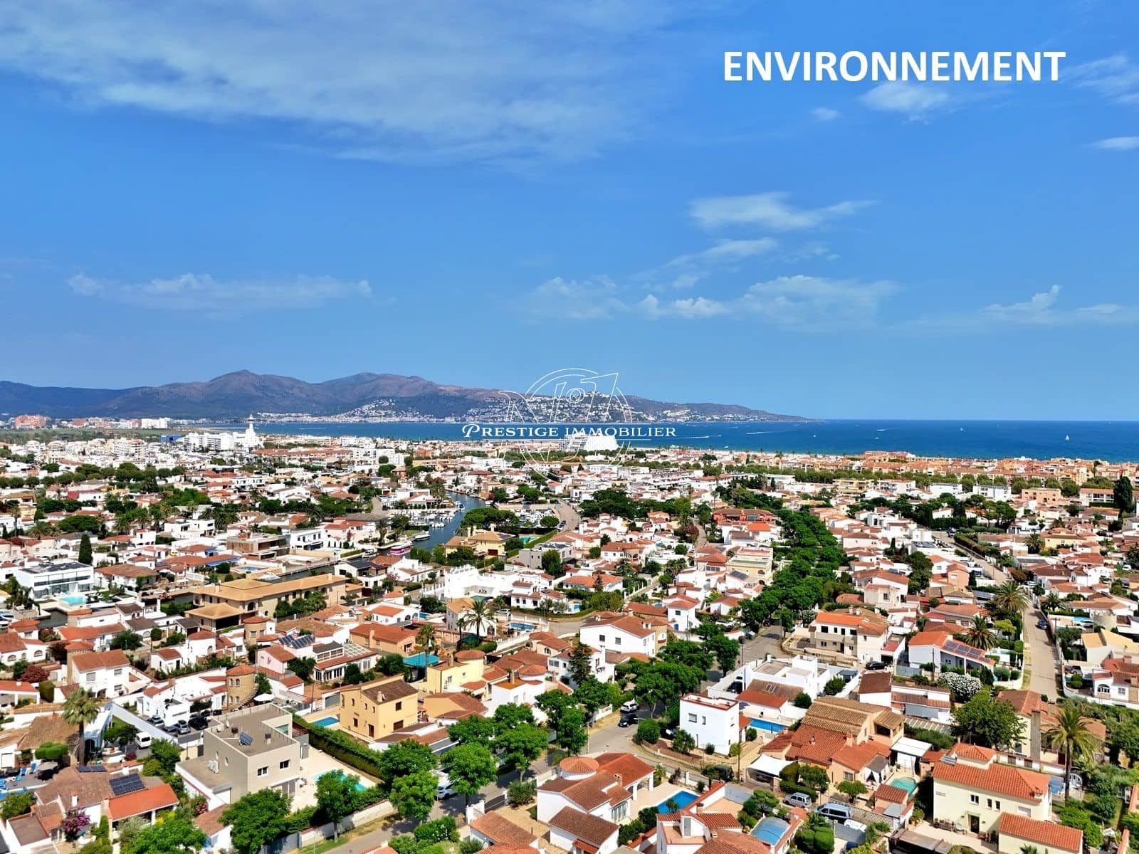 3 soveværelse Villa til salg i Empuriabrava med swimmingpool - € 995.000 (Ref: 9263718)