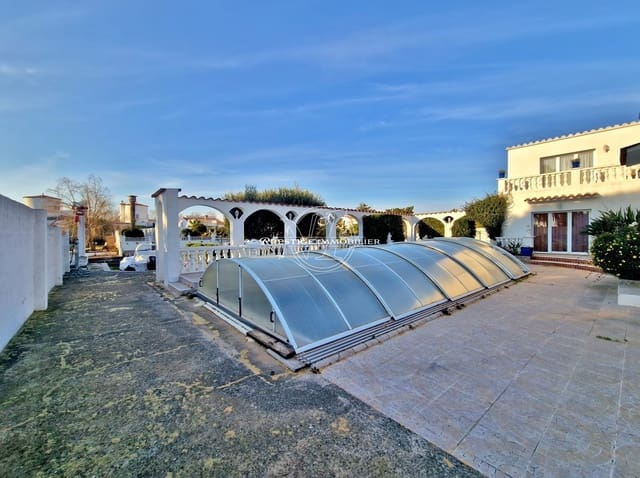 6 soveværelse Villa til salg i Empuriabrava, Castelló d'Empúries - € 1.300.000 (Ref: 9263719)