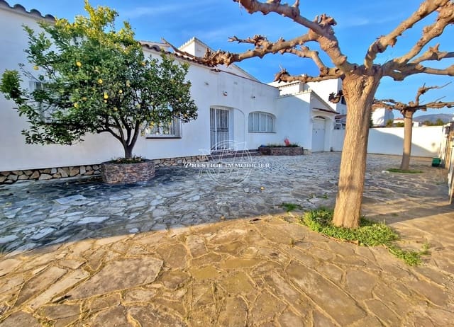 6 soveværelse Villa til salg i Empuriabrava, Castelló d'Empúries - € 1.300.000 (Ref: 9263719)