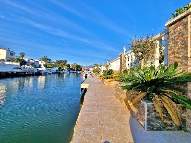 6 soveværelse Villa til salg i Empuriabrava, Castelló d'Empúries - € 1.300.000 (Ref: 9263719)