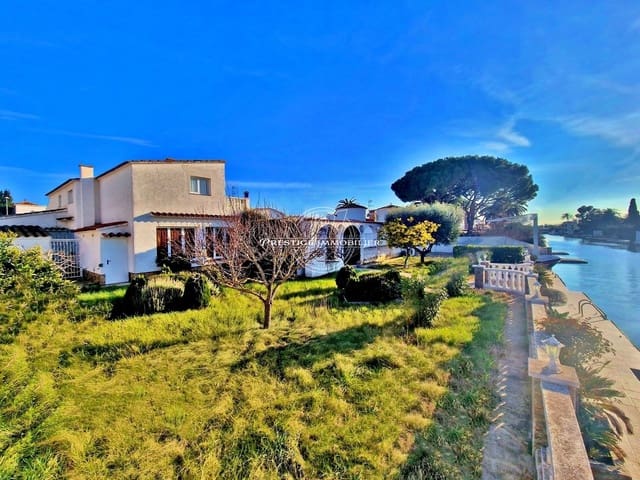 6 soveværelse Villa til salg i Empuriabrava, Castelló d'Empúries - € 1.300.000 (Ref: 9263719)