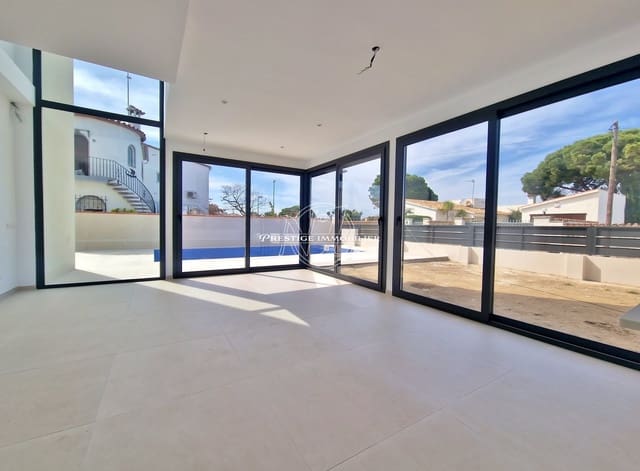 4 soveværelse Villa til salg i Empuriabrava, Castelló d'Empúries med swimmingpool - € 739.000 (Ref: 9263720)