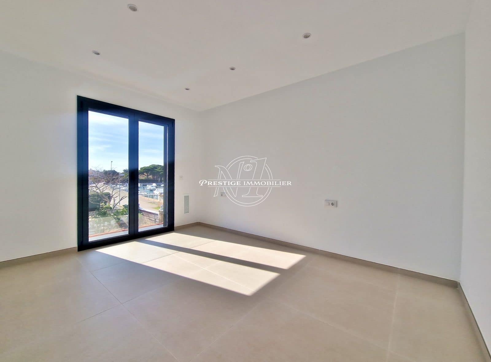 4 soveværelse Villa til salg i Empuriabrava med swimmingpool - € 739.000 (Ref: 9263720)