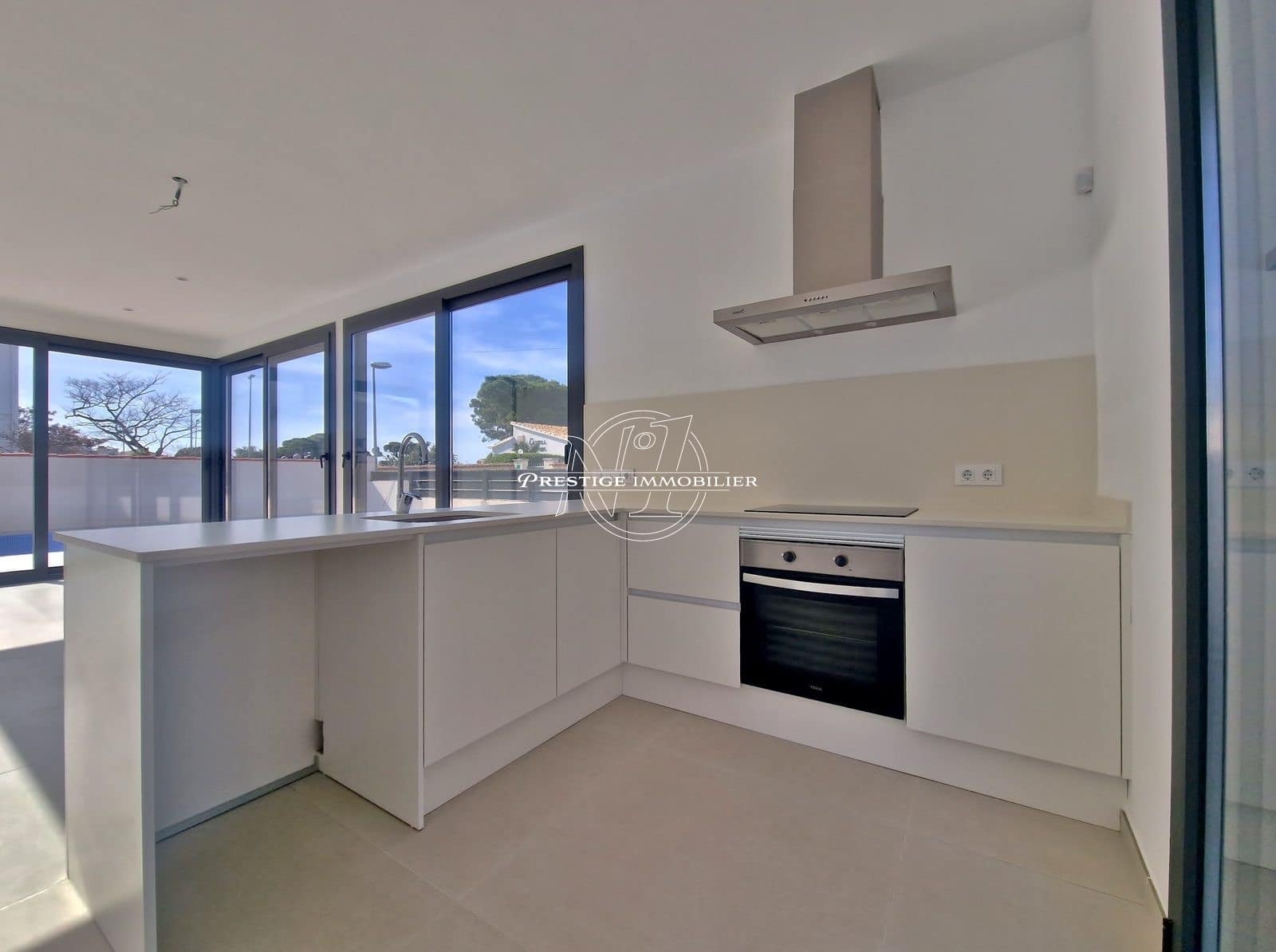 4 soveværelse Villa til salg i Empuriabrava med swimmingpool - € 739.000 (Ref: 9263720)