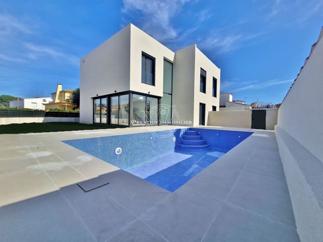 4 soveværelse Villa til salg i Empuriabrava, Castelló d'Empúries med swimmingpool - € 739.000 (Ref: 9263720)