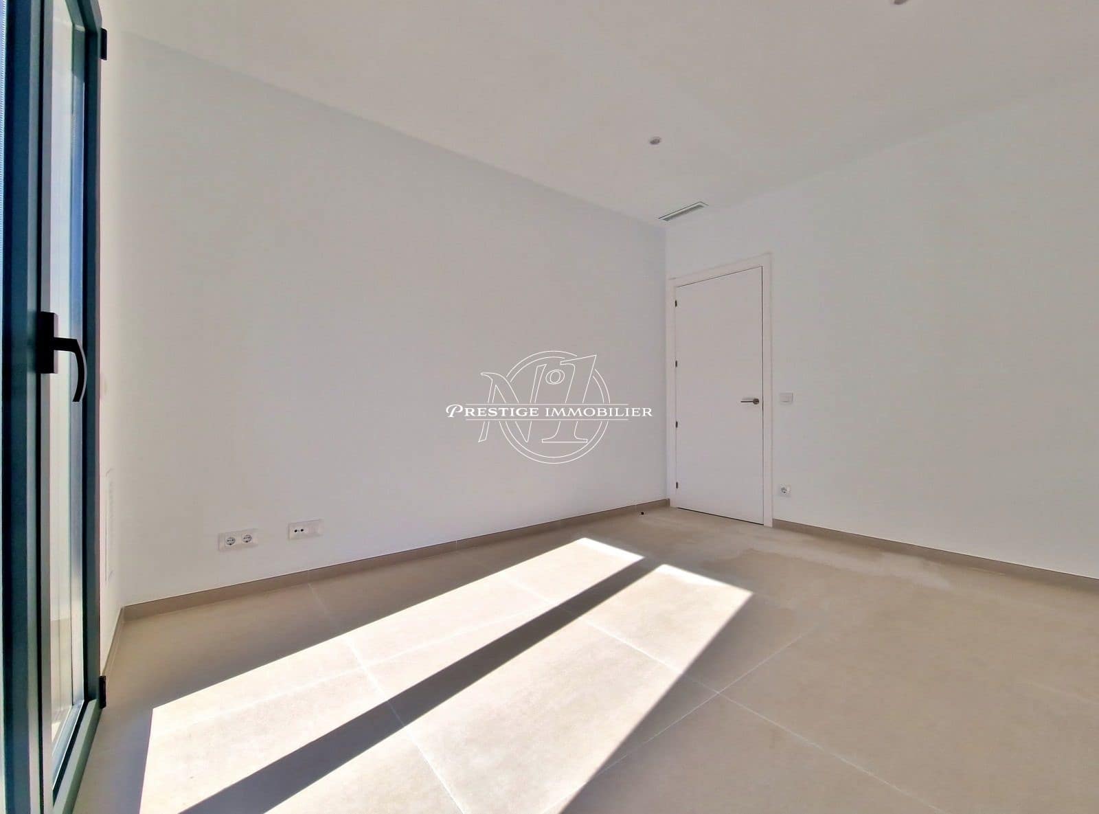 4 soveværelse Villa til salg i Empuriabrava med swimmingpool - € 739.000 (Ref: 9263720)