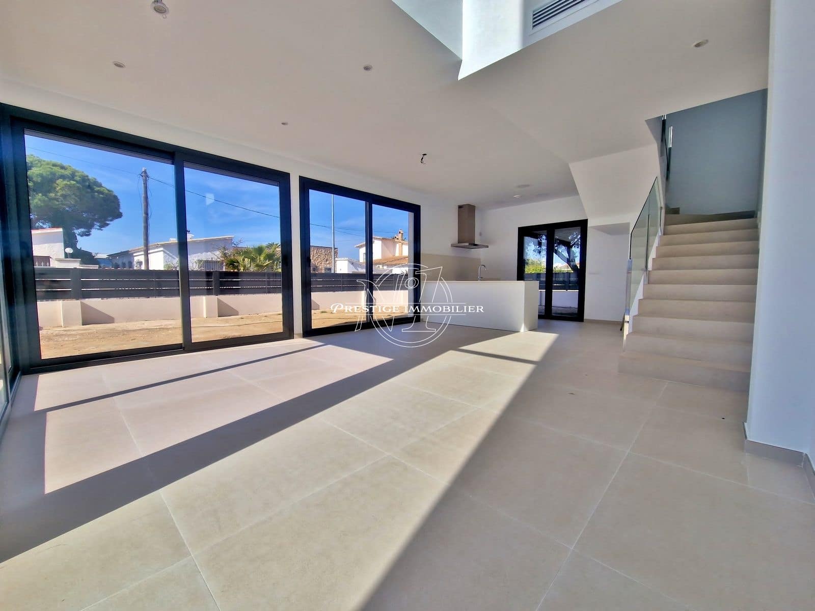 4 soveværelse Villa til salg i Empuriabrava med swimmingpool - € 739.000 (Ref: 9263720)