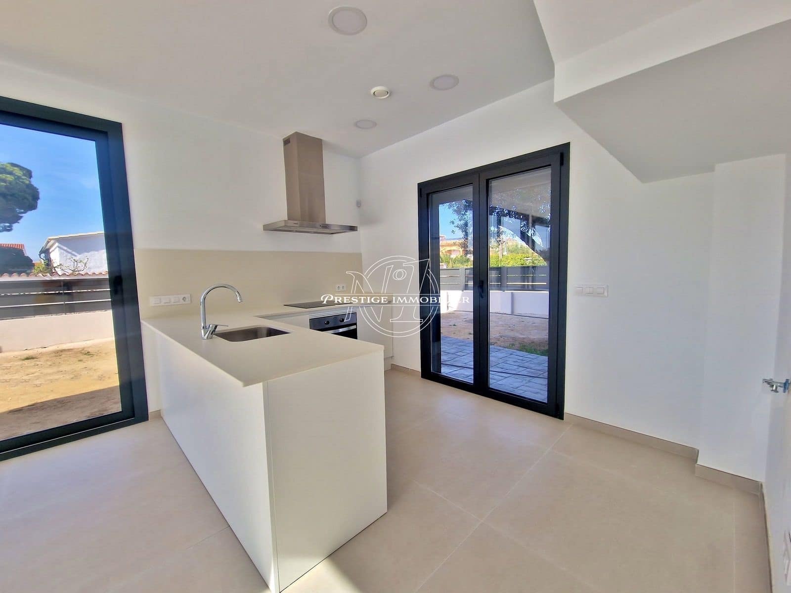 4 soveværelse Villa til salg i Empuriabrava med swimmingpool - € 739.000 (Ref: 9263720)