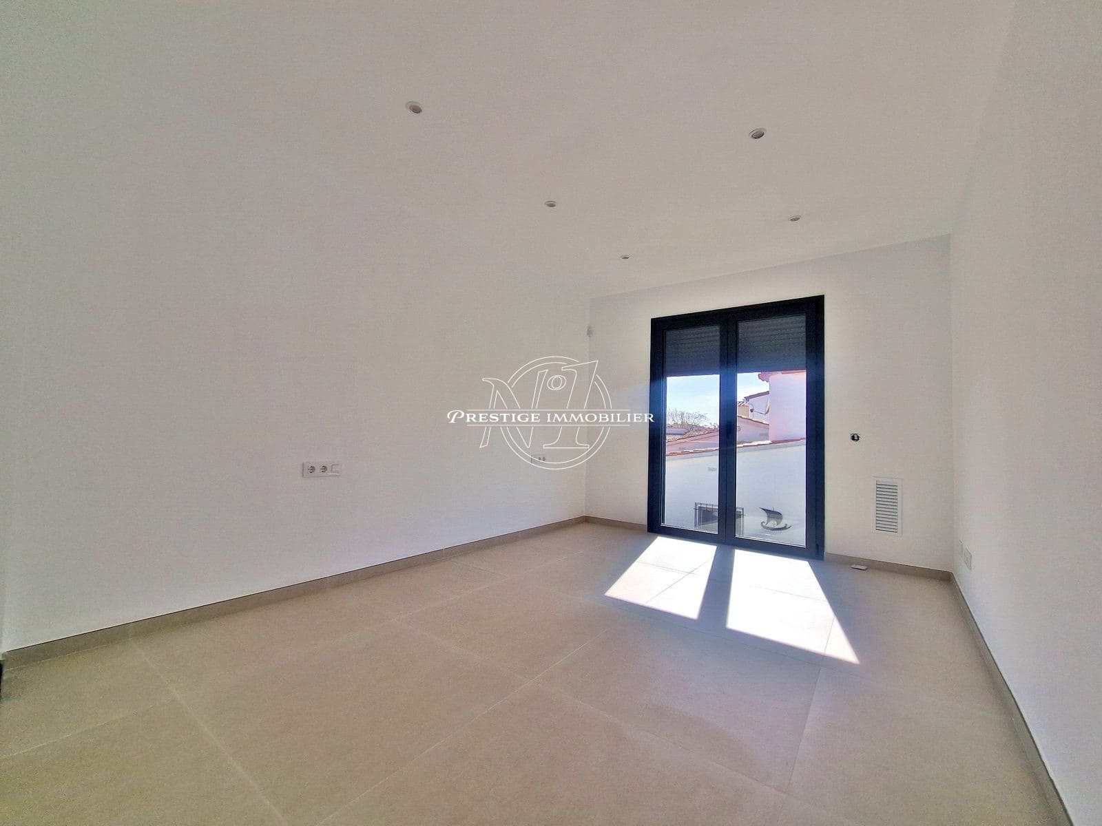 4 soveværelse Villa til salg i Empuriabrava med swimmingpool - € 739.000 (Ref: 9263720)