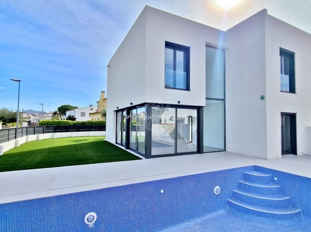 4 soveværelse Villa til salg i Empuriabrava, Castelló d'Empúries med swimmingpool - € 739.000 (Ref: 9263720)