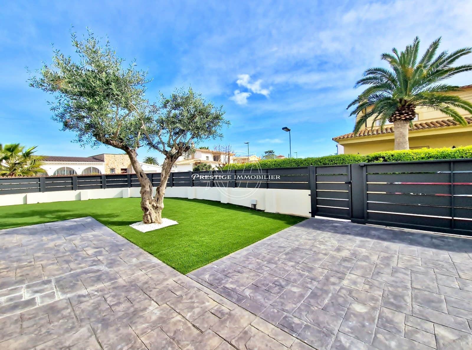 4 soveværelse Villa til salg i Empuriabrava med swimmingpool - € 739.000 (Ref: 9263720)