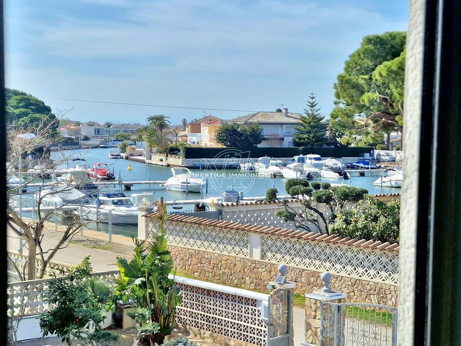 4 soveværelse Villa til salg i Empuriabrava med swimmingpool - € 739.000 (Ref: 9263720)