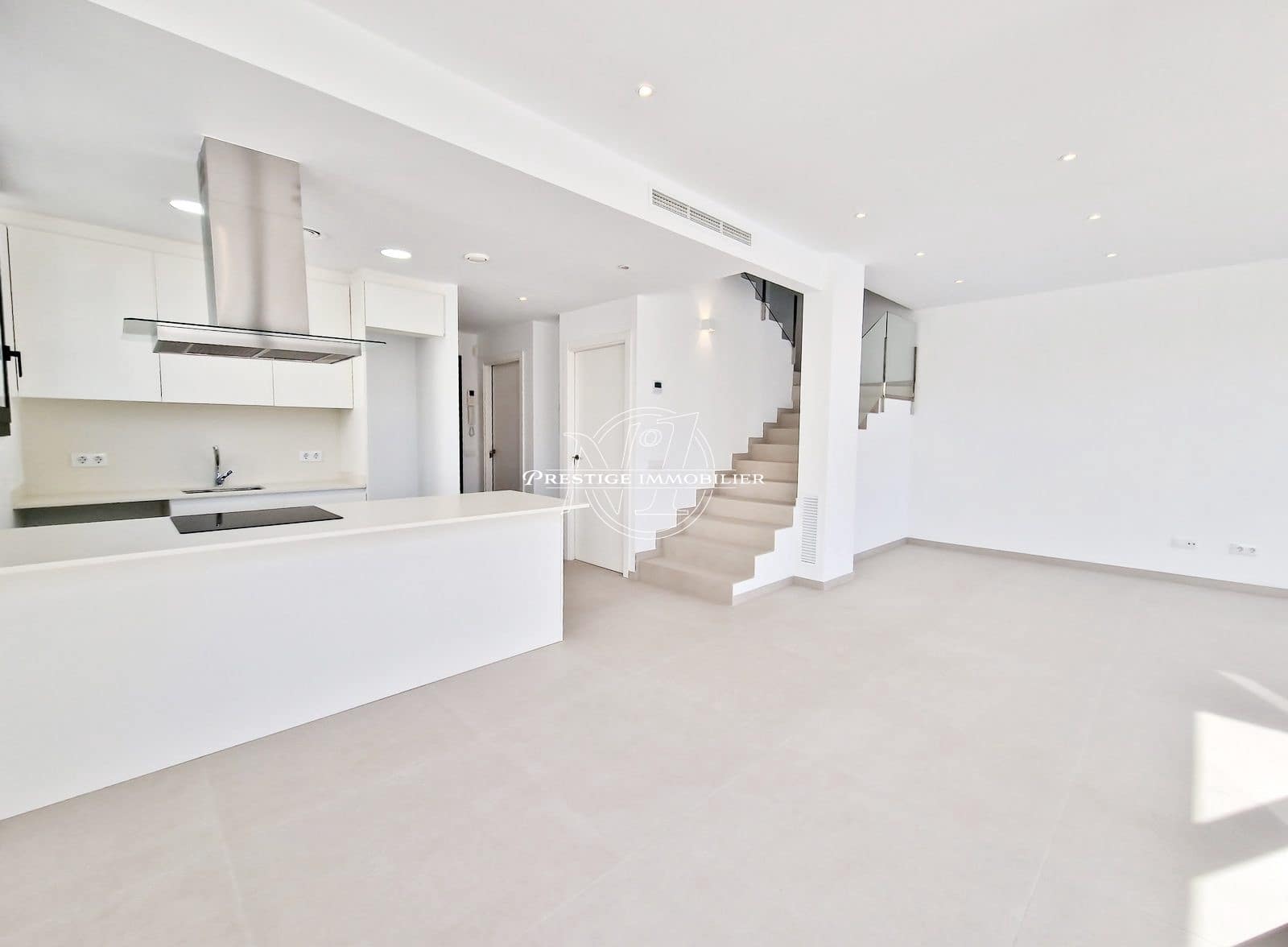 3 soveværelse Villa til salg i Empuriabrava med swimmingpool - € 649.000 (Ref: 9263721)