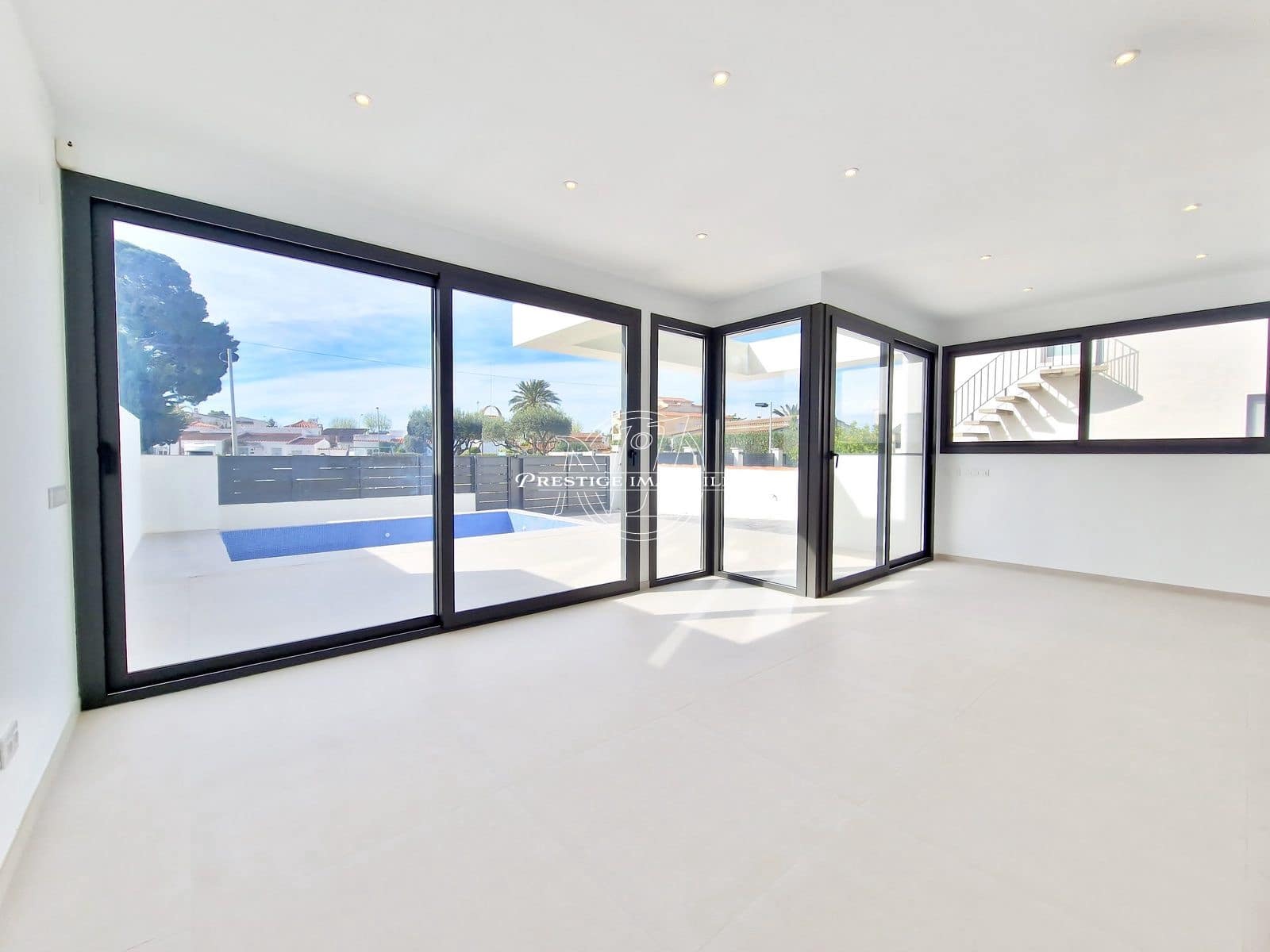 3 soveværelse Villa til salg i Empuriabrava med swimmingpool - € 649.000 (Ref: 9263721)