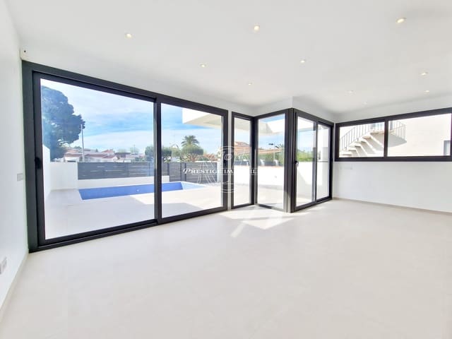 3 soveværelse Villa til salg i Empuriabrava, Castelló d'Empúries med swimmingpool - € 649.000 (Ref: 9263721)