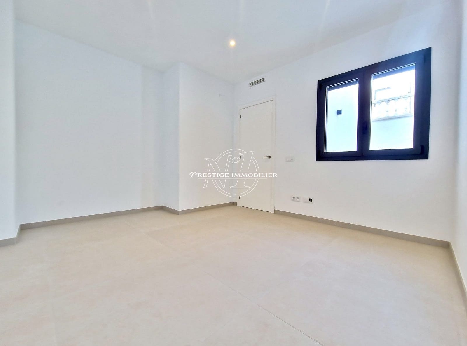 3 soveværelse Villa til salg i Empuriabrava med swimmingpool - € 649.000 (Ref: 9263721)