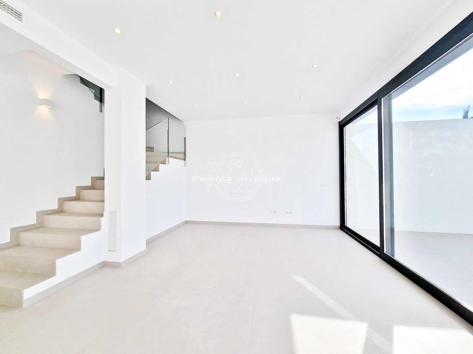 3 soveværelse Villa til salg i Empuriabrava med swimmingpool - € 649.000 (Ref: 9263721)