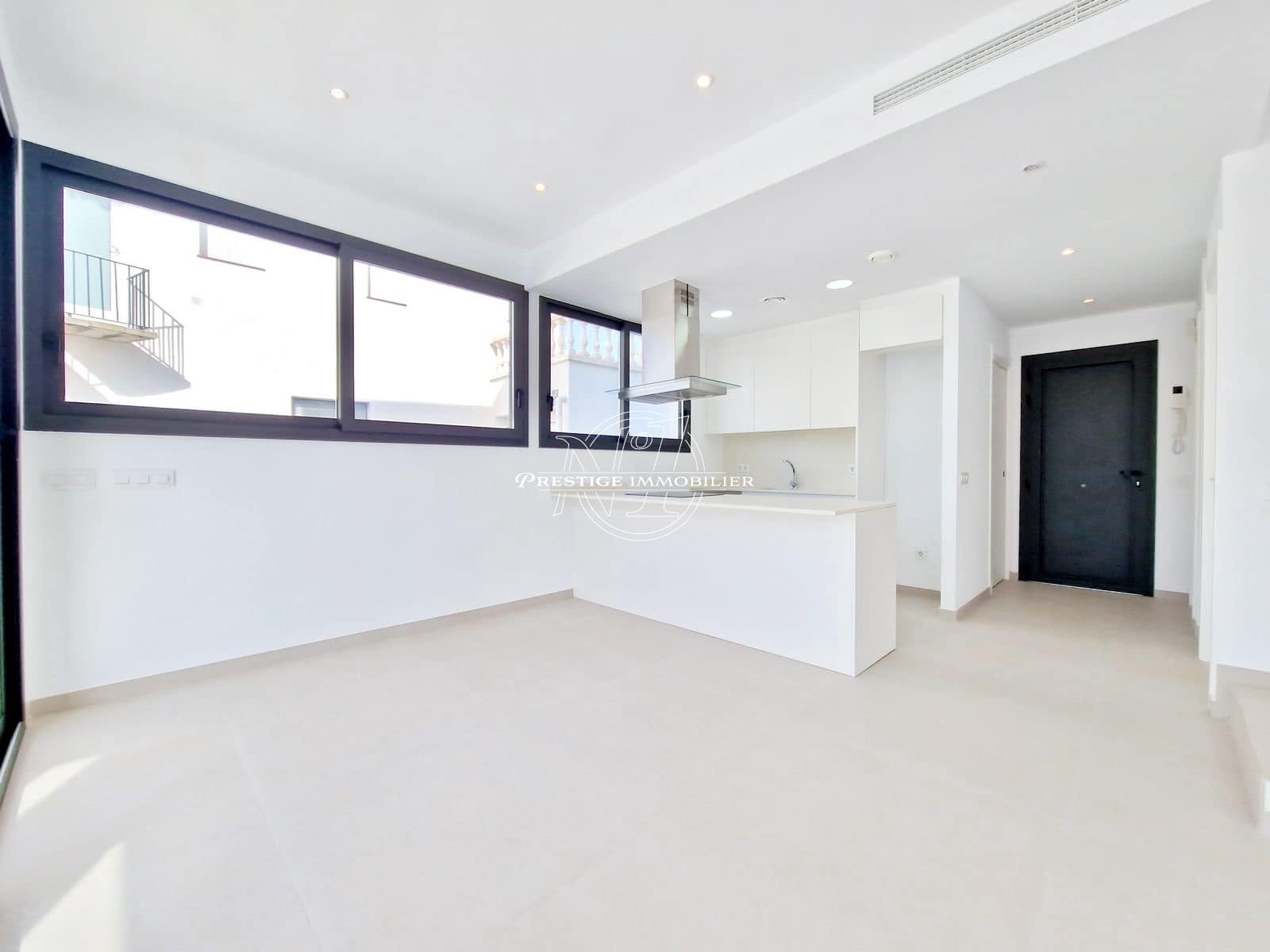 3 soveværelse Villa til salg i Empuriabrava med swimmingpool - € 649.000 (Ref: 9263721)