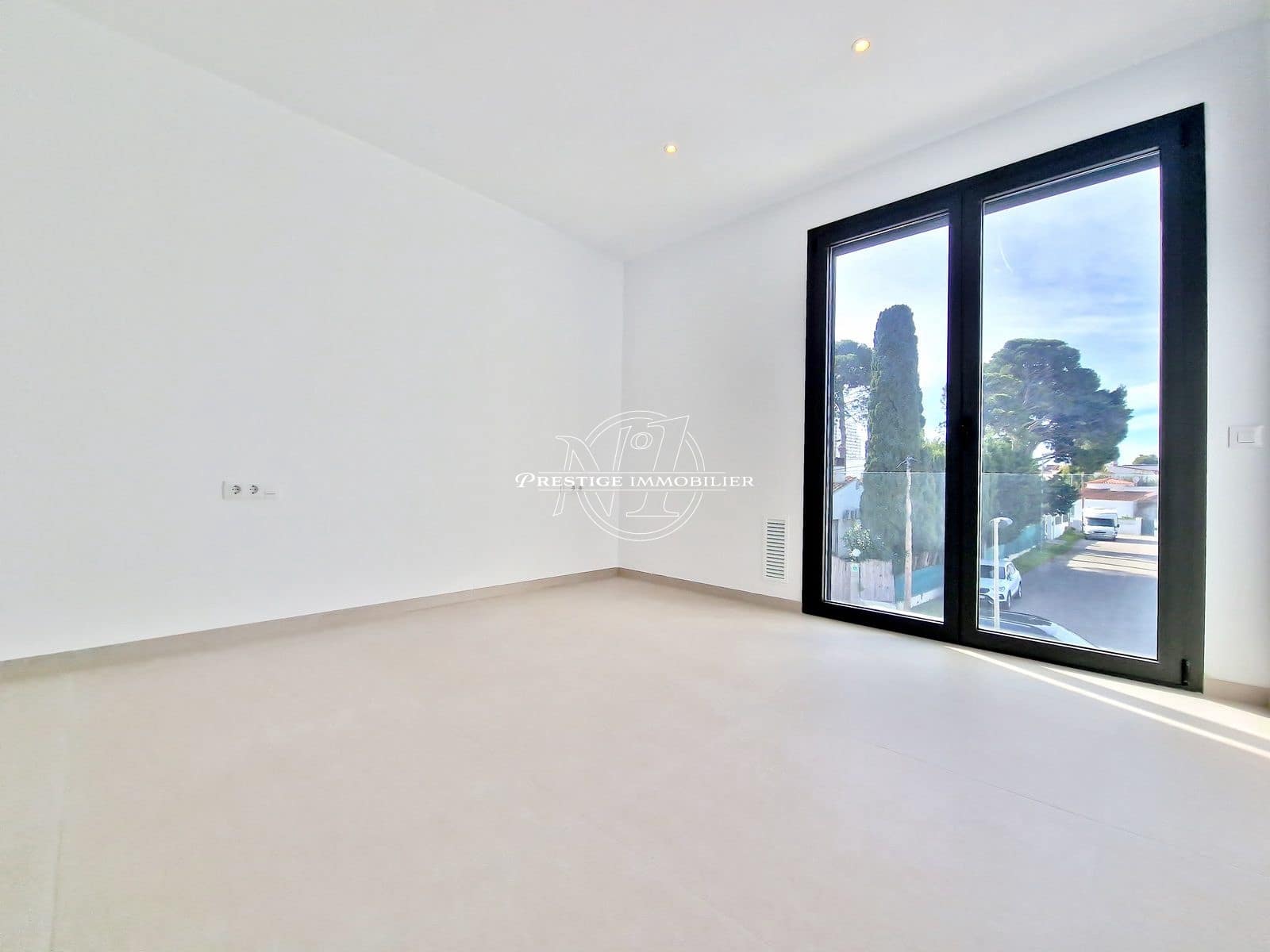 3 soveværelse Villa til salg i Empuriabrava med swimmingpool - € 649.000 (Ref: 9263721)