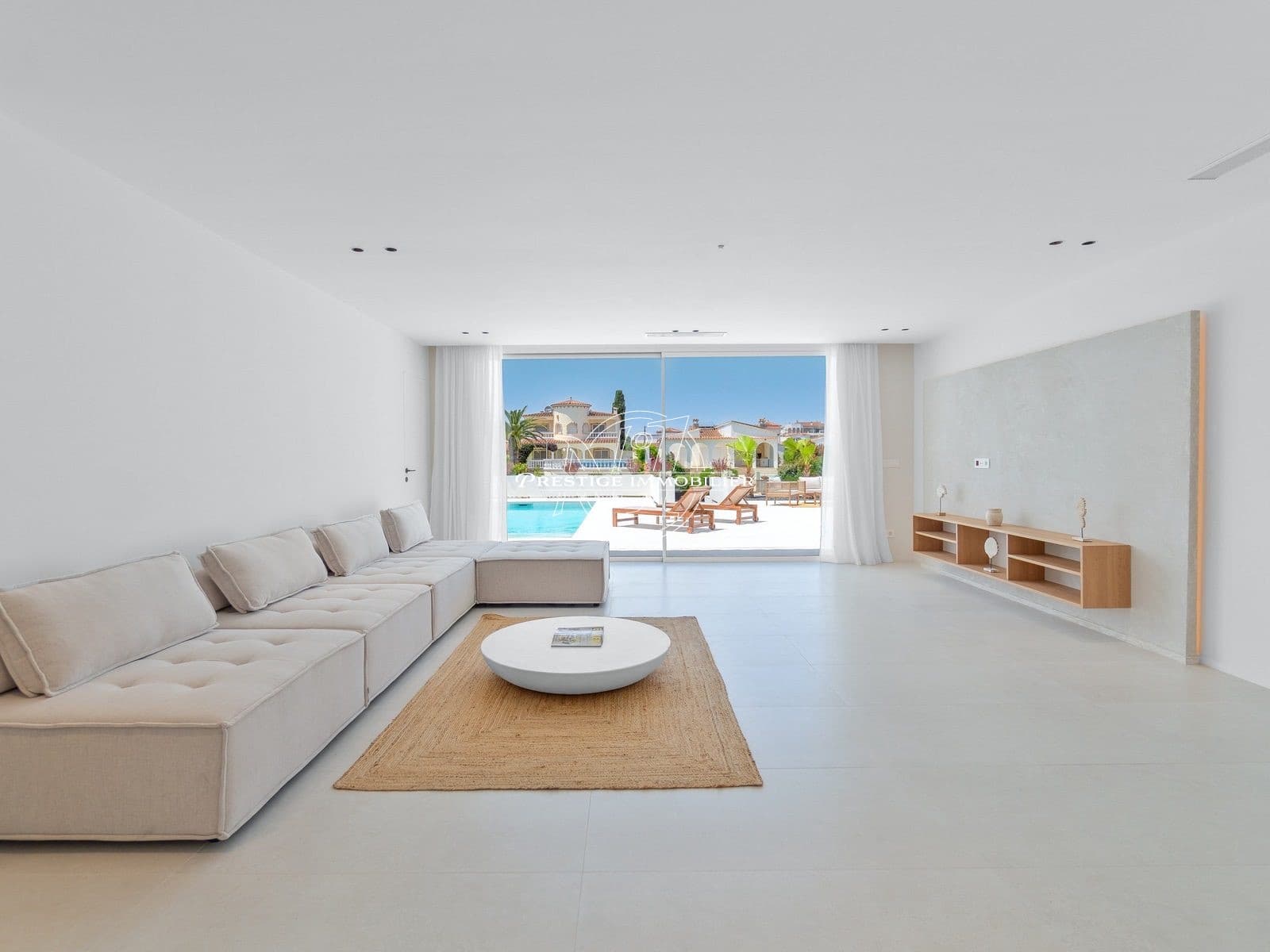 4 slaapkamer Villa te koop in Empuriabrava met zwembad - € 1.640.000 (Ref: 9263725)