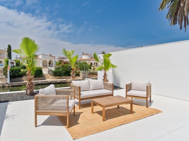 4 slaapkamer Villa te koop in Empuriabrava, Castelló d'Empúries met zwembad - € 1.640.000 (Ref: 9263725)