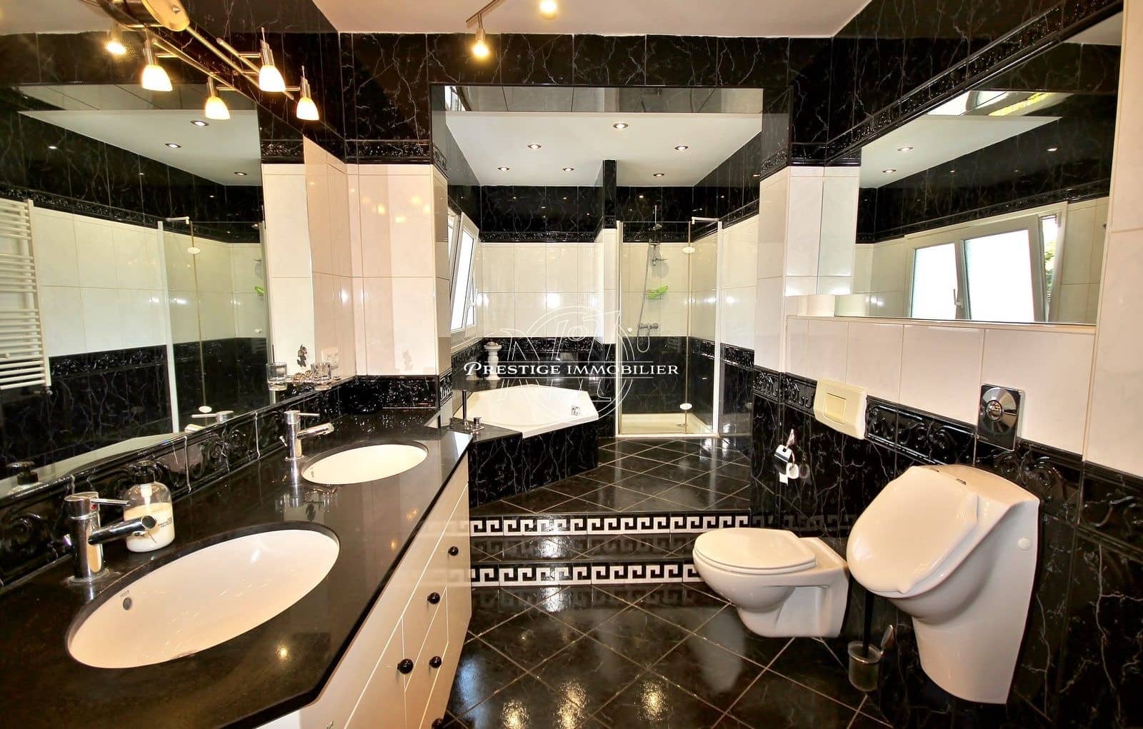 4 slaapkamer Villa te koop in Empuriabrava met zwembad - € 1.200.000 (Ref: 9263726)