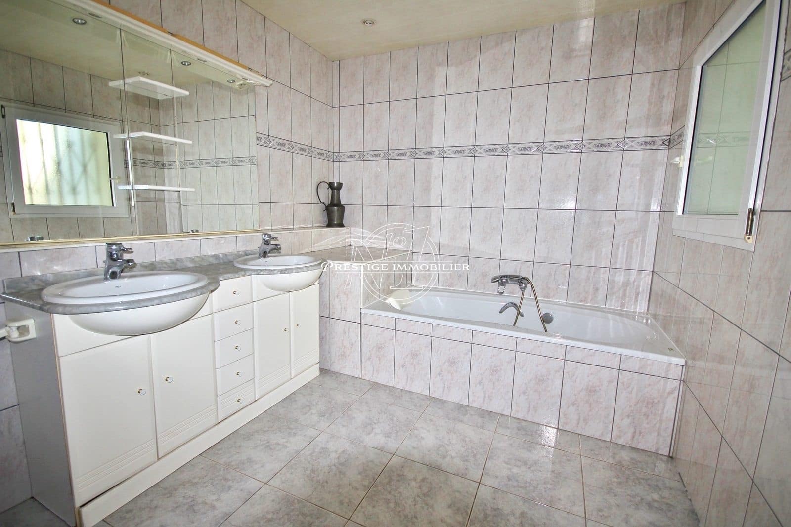 4 slaapkamer Villa te koop in Empuriabrava met zwembad - € 1.200.000 (Ref: 9263726)