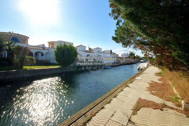 4 soveværelse Villa til salg i Empuriabrava, Castelló d'Empúries med swimmingpool - € 1.200.000 (Ref: 9263726)