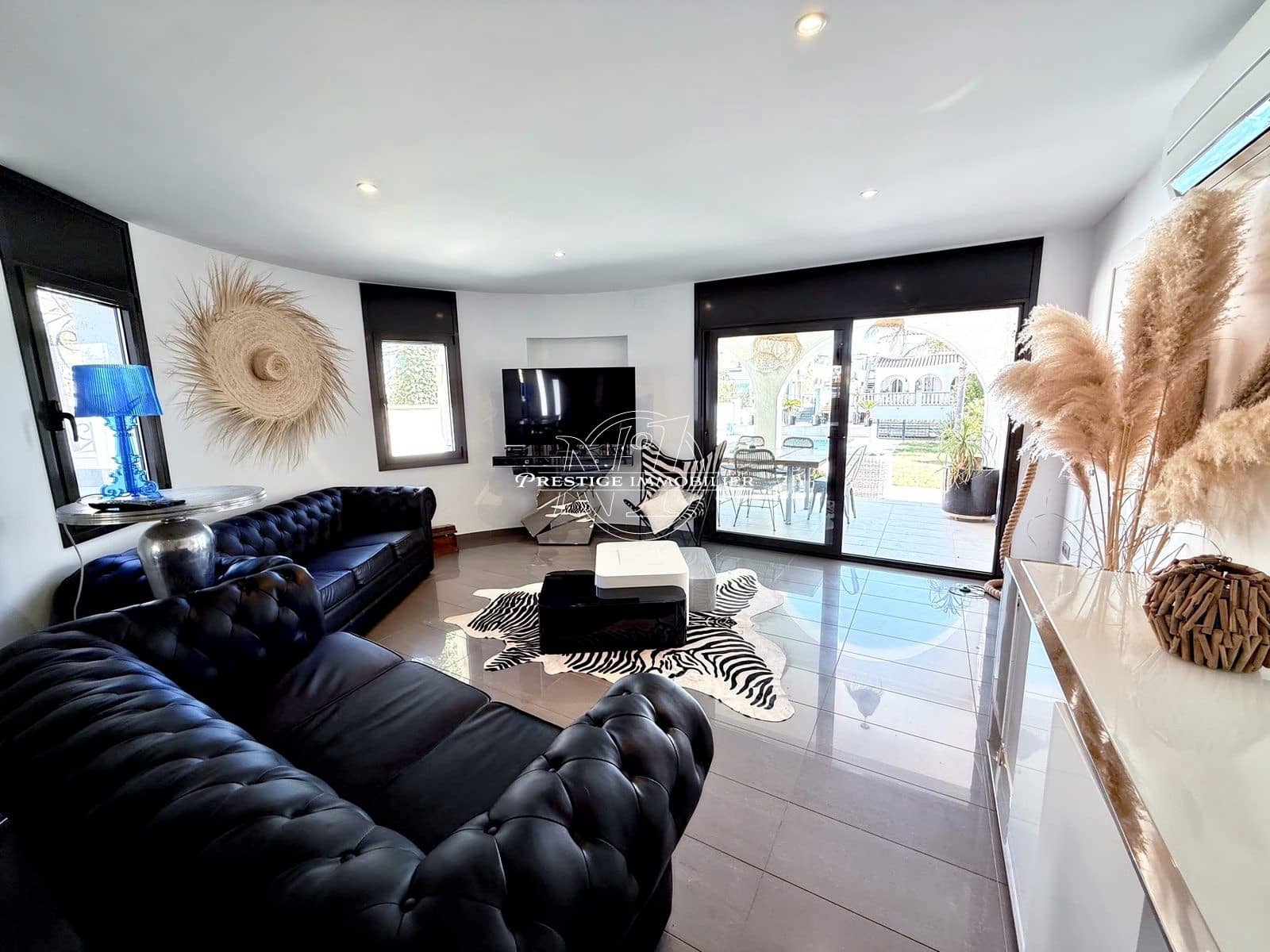 3 soveværelse Villa til salg i Empuriabrava med swimmingpool - € 820.000 (Ref: 9263727)