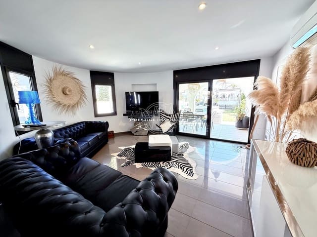 3 soveværelse Villa til salg i Empuriabrava, Castelló d'Empúries med swimmingpool - € 820.000 (Ref: 9263727)