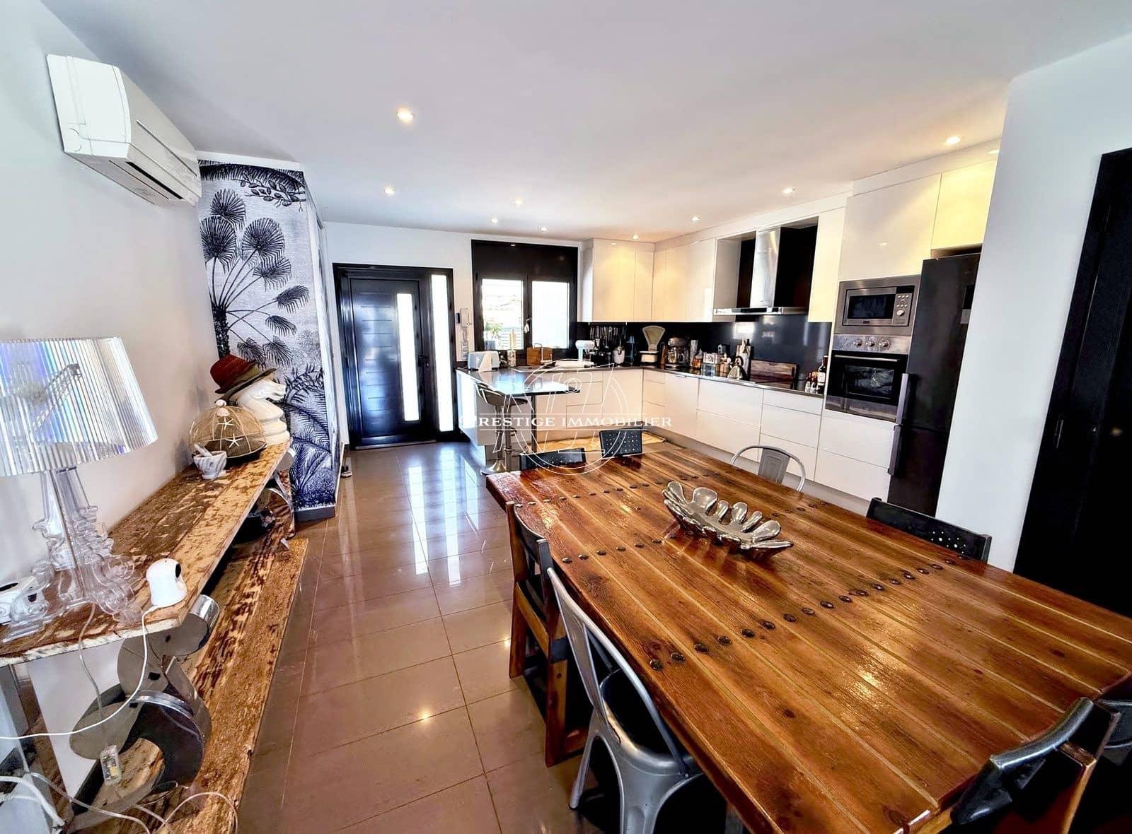 3 soveværelse Villa til salg i Empuriabrava med swimmingpool - € 820.000 (Ref: 9263727)