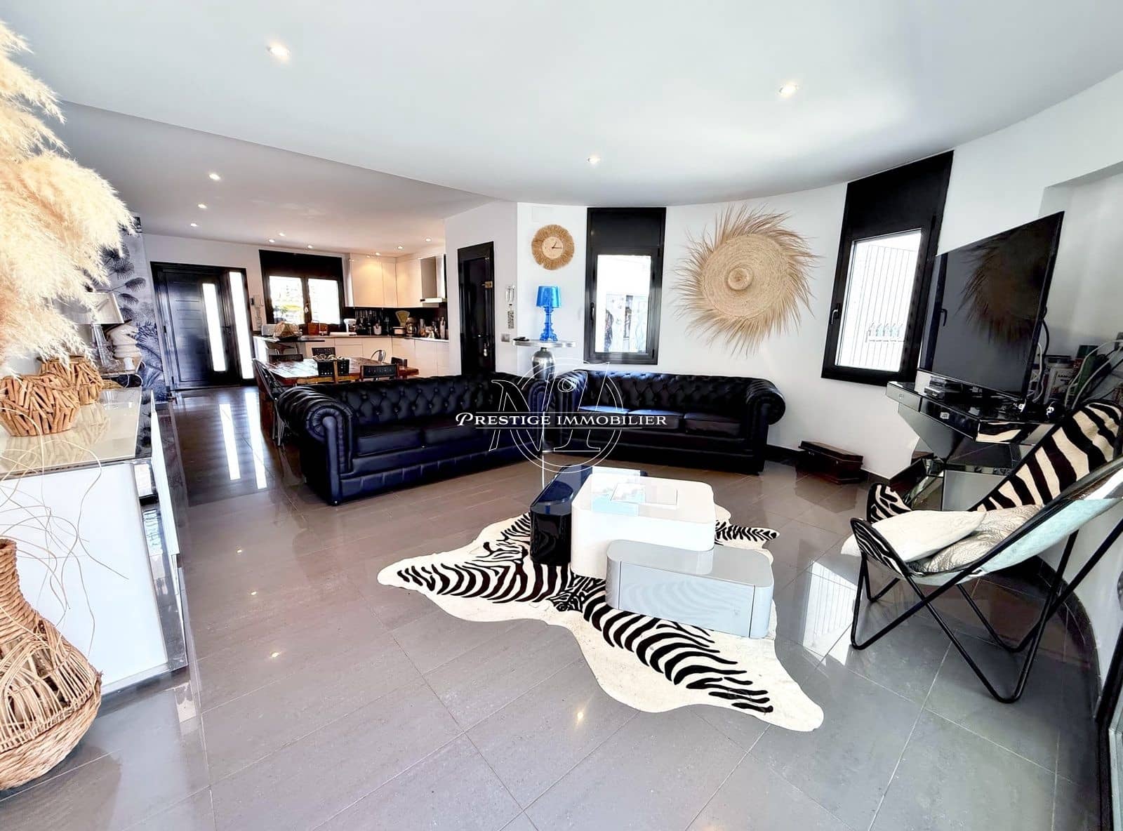 3 soveværelse Villa til salg i Empuriabrava med swimmingpool - € 820.000 (Ref: 9263727)