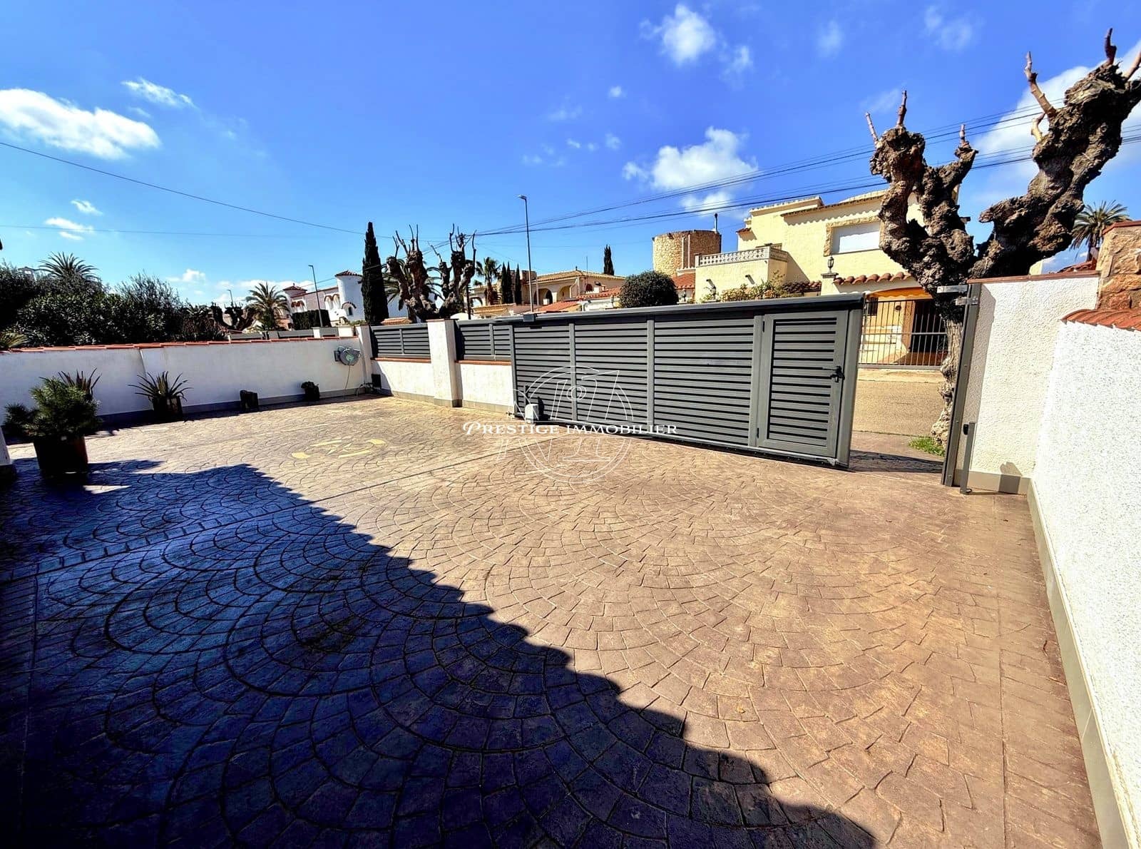 3 soveværelse Villa til salg i Empuriabrava med swimmingpool - € 820.000 (Ref: 9263727)