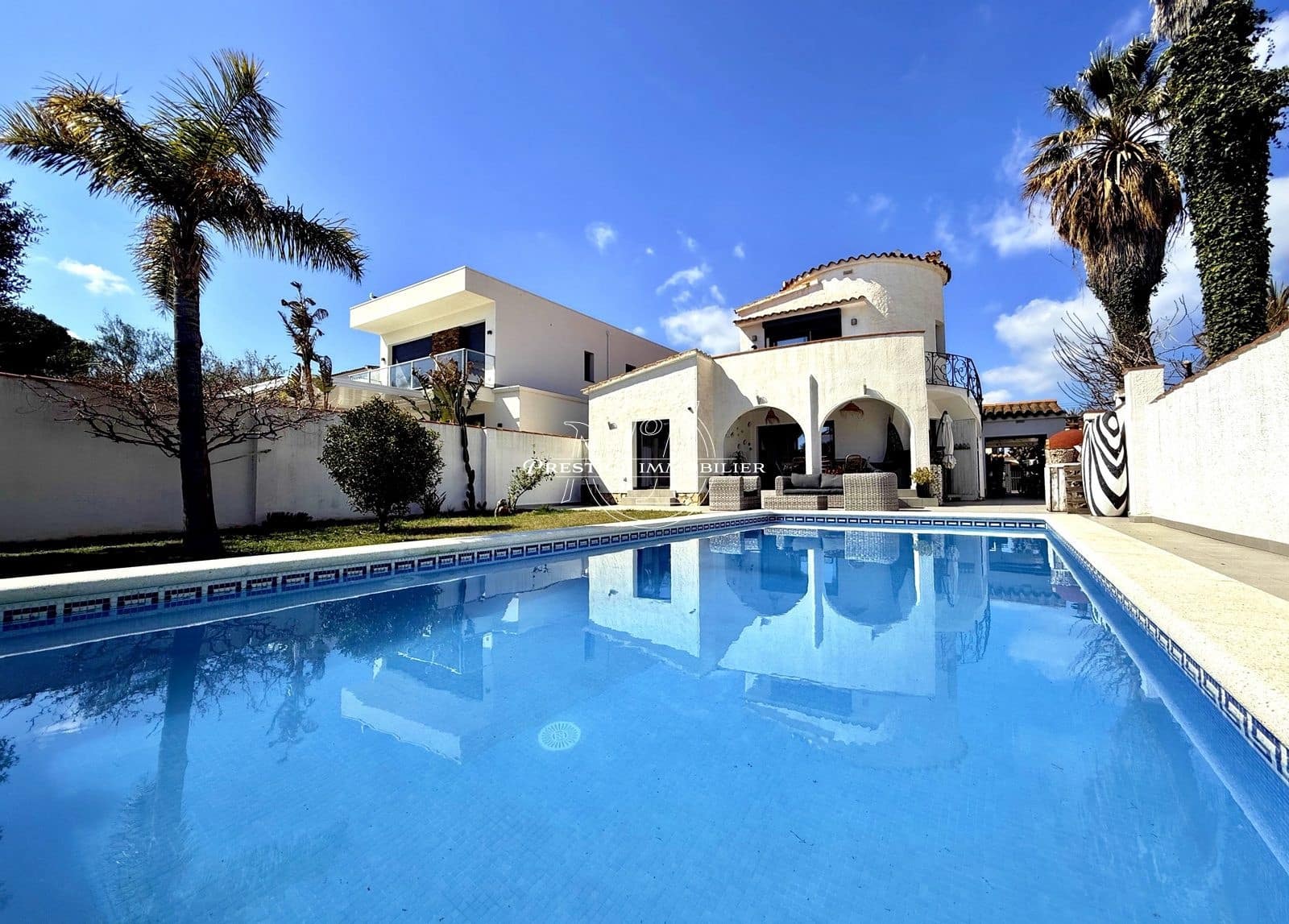 3 soveværelse Villa til salg i Empuriabrava med swimmingpool - € 820.000 (Ref: 9263727)