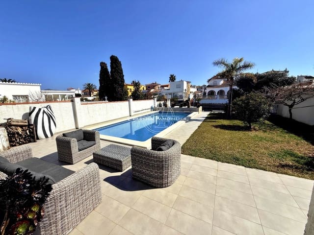 3 soveværelse Villa til salg i Empuriabrava, Castelló d'Empúries med swimmingpool - € 820.000 (Ref: 9263727)