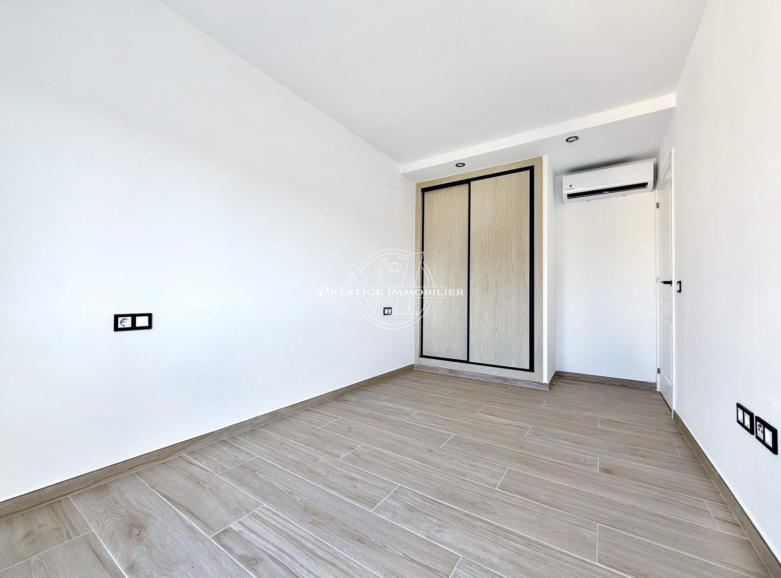 3 makuuhuone Omakotitalo myytävänä paikassa Empuriabrava - 399 000 € (Ref: 9265388)