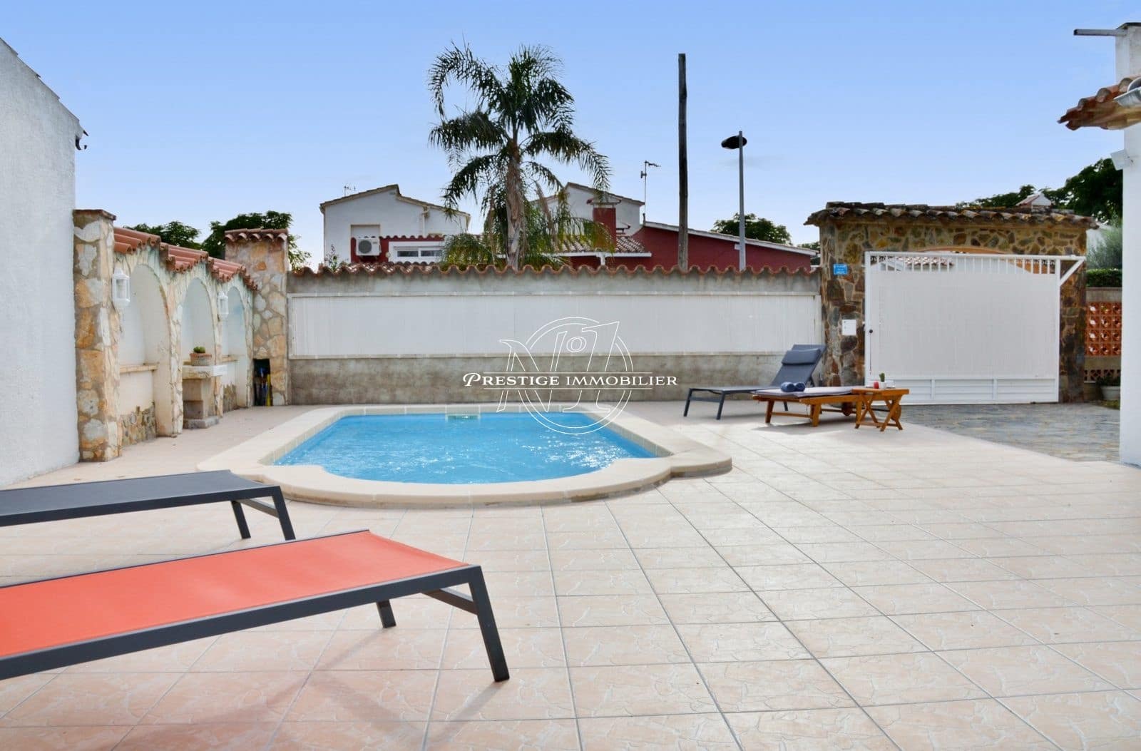 Chalet de 5 habitaciones en Empuriabrava en venta con piscina - 550.000 € (Ref: 9283524)