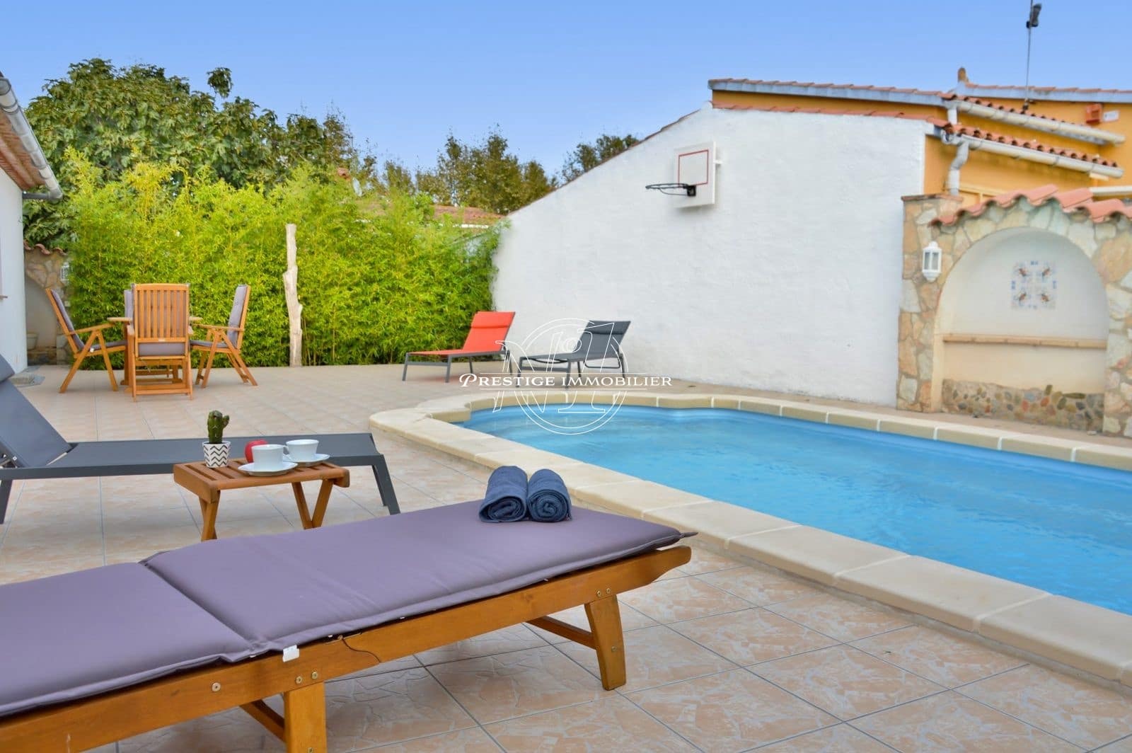 Chalet de 5 habitaciones en Empuriabrava en venta con piscina - 550.000 € (Ref: 9283524)