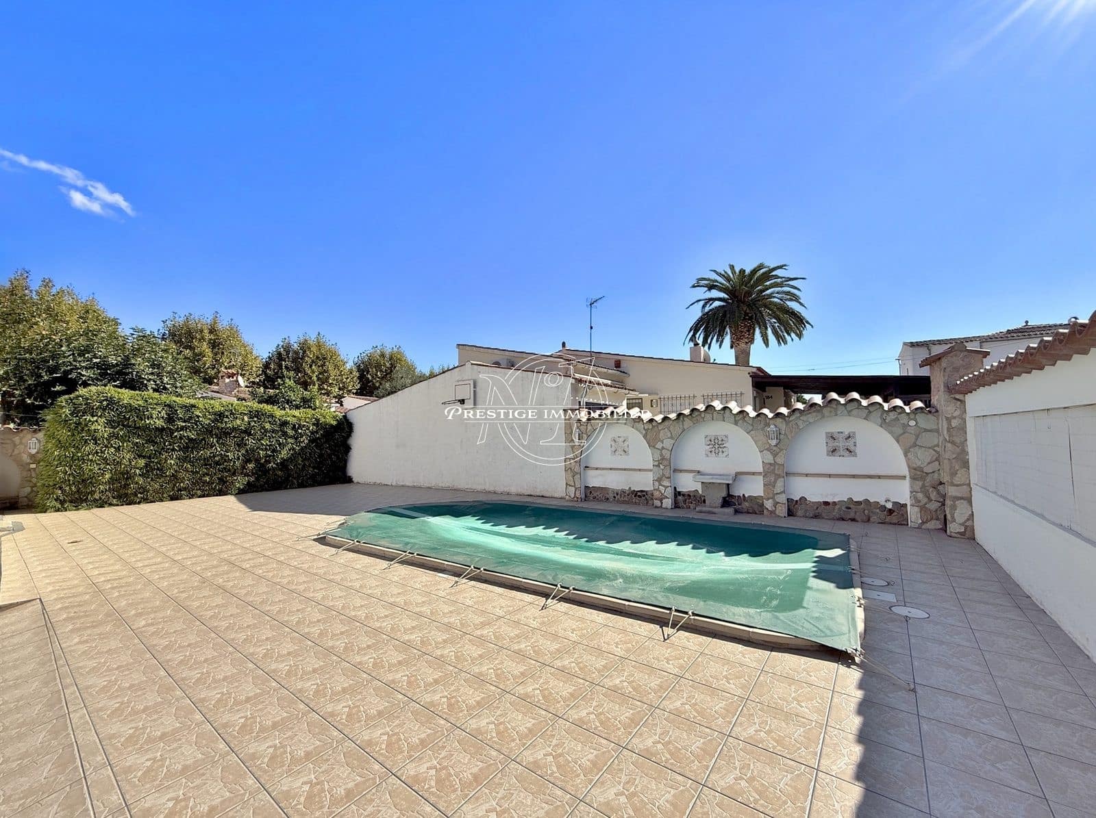 Chalet de 5 habitaciones en Empuriabrava en venta con piscina - 550.000 € (Ref: 9283524)