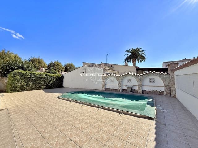 Chalet de 5 habitaciones en Empuriabrava, Castelló d'Empúries en venta con piscina - 550.000 € (Ref: 9283524)