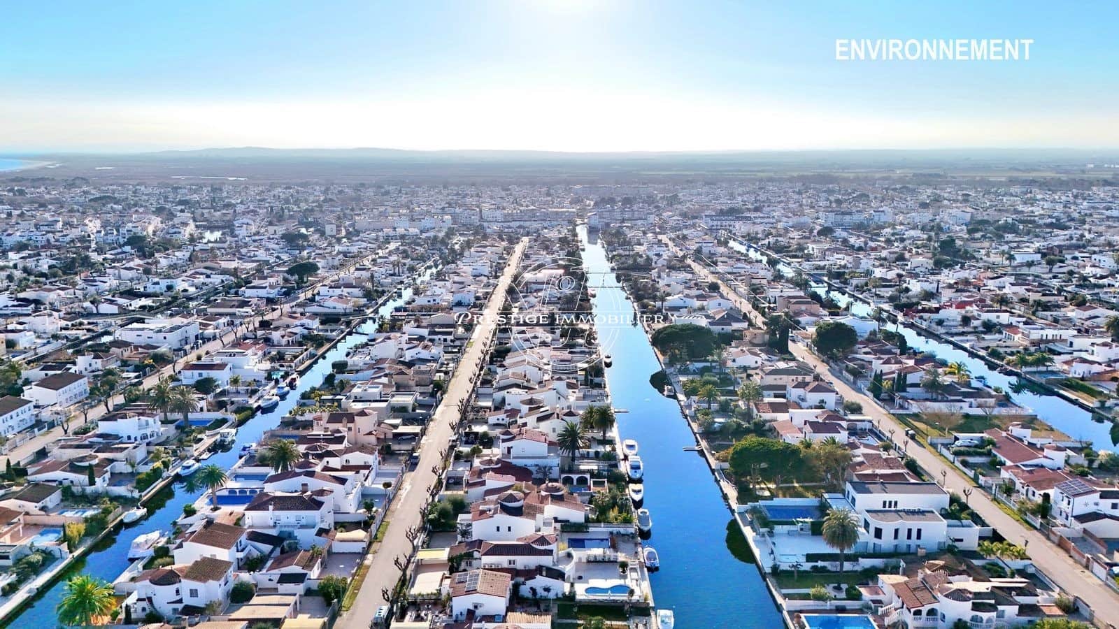 Chalet de 5 habitaciones en Empuriabrava en venta con piscina - 550.000 € (Ref: 9283524)